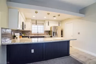 Photo #6: 2057693 Listing