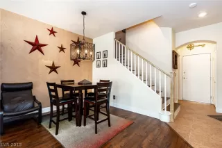 Photo #3: 2057706 Listing