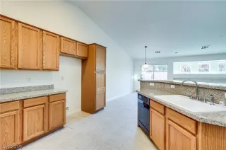Photo #5: 2057850 Listing 
