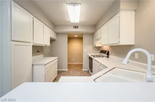 Photo #5: 2057863 Listing