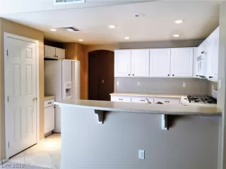 Photo #5: 2057908 Listing