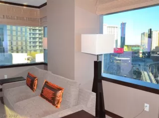 Photo #5: 2058004 Listing