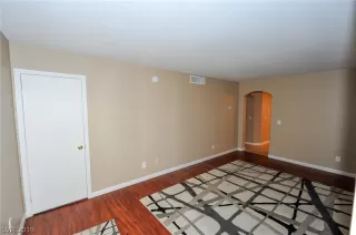 Photo #3: 2058268 Listing