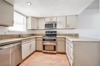 Photo #5: 2058536 Listing 