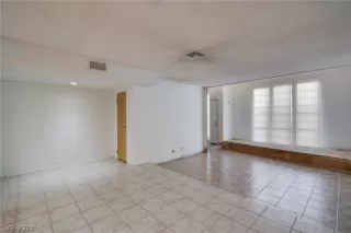 Photo #6: 2058845 Listing