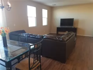 Photo #4: 2059109 Listing