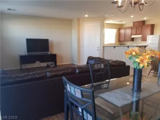 Photo #5: 2059109 Listing