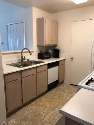 Photo #5: 2059113 Listing 