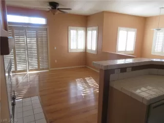 Photo #5: 2059156 Listing 