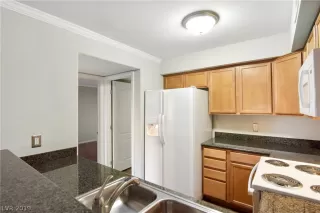 Photo #6: 2059299 Listing 