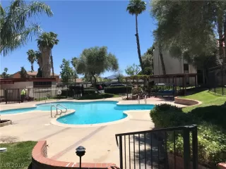 Photo #6: 2059361 Listing 