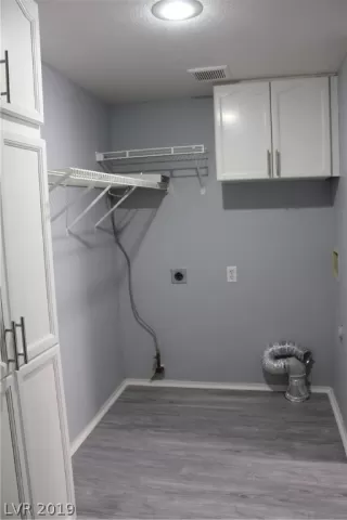 Photo #3: 2059584 Listing