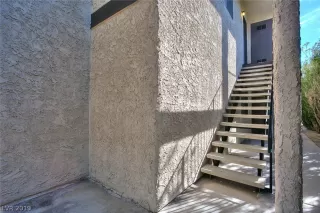 Photo #4: 2059822 Listing