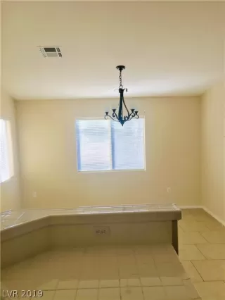 Photo #4: 2059901 Listing