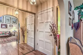 Photo #6: 2059959 Listing