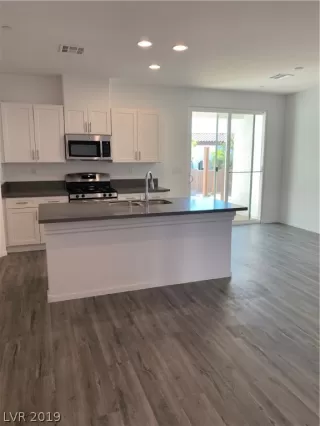 Photo #6: 2059994 Listing 