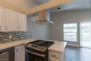 Photo #2: 2059998 Listing