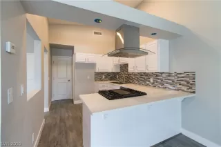 Photo #3: 2059998 Listing