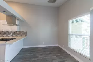 Photo #4: 2059998 Listing