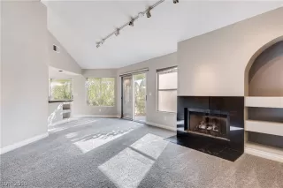 Photo #5: 2060501 Listing