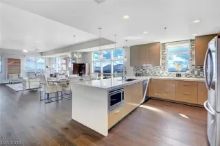 Photo #1: 2060598 Listing