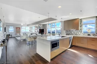 Photo #2: 2060598 Listing