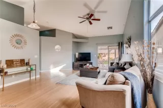 Photo #3: 2060753 Listing