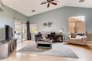 Photo #5: 2060753 Listing