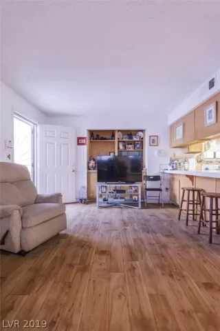 Photo #4: 2060786 Listing