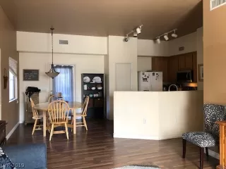 Photo #5: 2060815 Listing