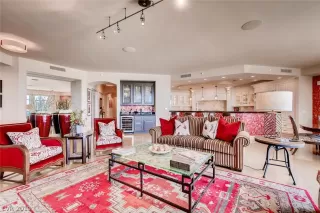 Photo #4: 2060882 Listing