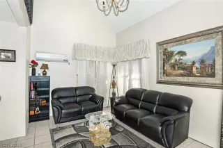 Photo #3: 2060939 Listing