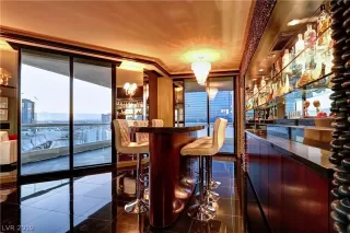 Photo #6: 2060970 Listing