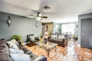 Photo #3: 2060981 Listing 