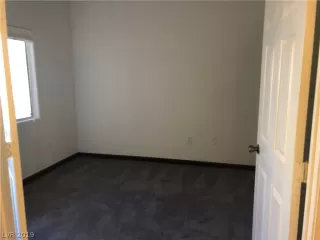 Photo #4: 2061102 Listing