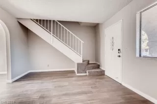 Photo #3: 2061139 Listing