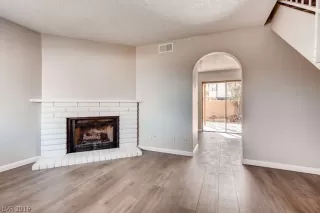 Photo #4: 2061139 Listing