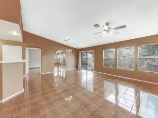 Photo #5: 2061453 Listing 