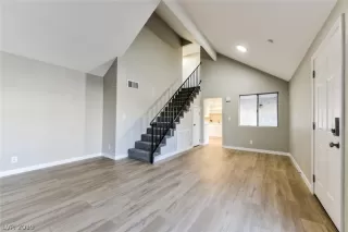 Photo #2: 2061651 Listing 