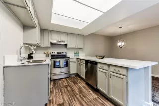 Photo #5: 2061700 Listing 