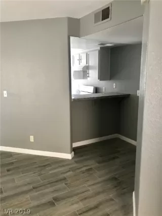 Photo #4: 2061710 Listing