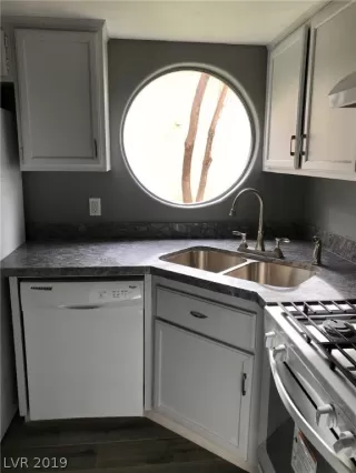 Photo #5: 2061710 Listing