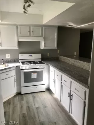 Photo #6: 2061710 Listing