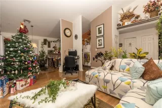 Photo #2: 2061782 Listing 