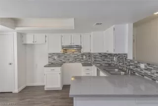 Photo #5: 2061783 Listing 