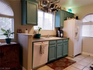 Photo #5: 2061888 Listing