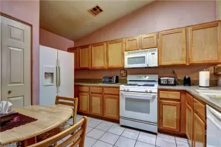 Photo #6: 2061942 Listing 