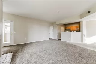 Photo #3: 2061943 Listing