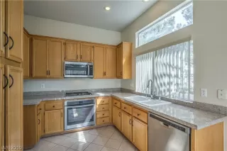 Photo #5: 2062055 Listing 