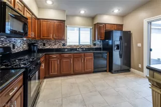 Photo #6: 2062323 Listing